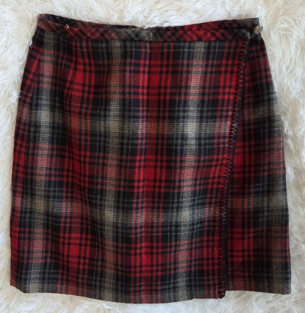Vintage Pendleton Red Black Plaid Wool Wrap Mini Skirt Petite 2 USA